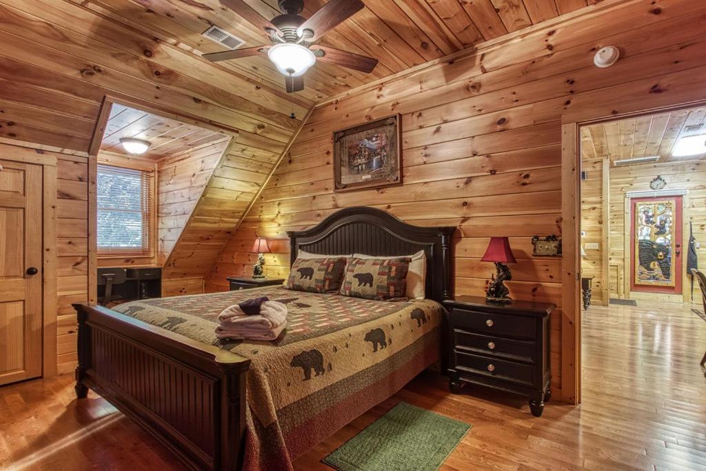 Papa Bear, Hot Tub, Wifi, 1089 Free Tickets Each Paid Day, Dollywood And More セバービル エクステリア 写真