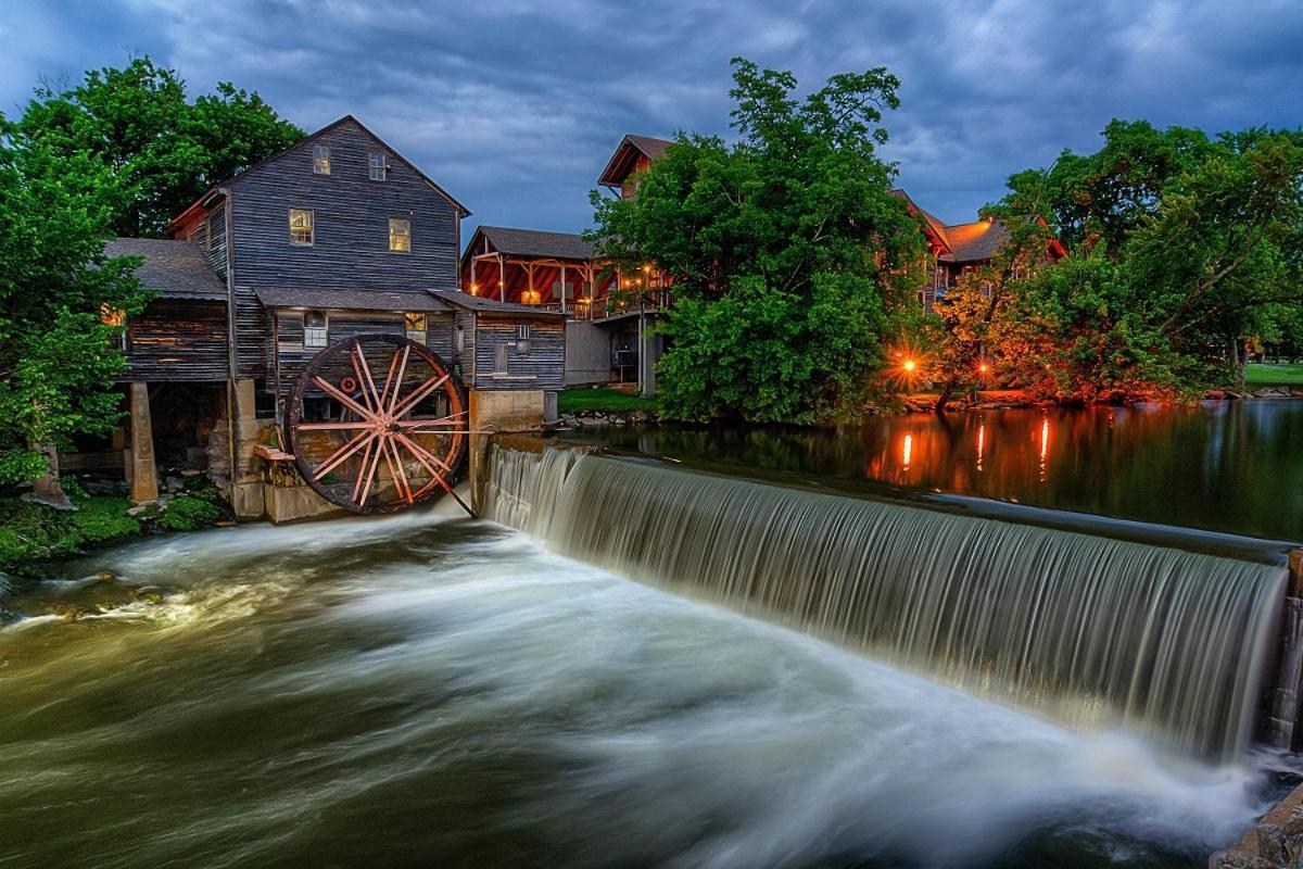 Papa Bear, Hot Tub, Wifi, 1089 Free Tickets Each Paid Day, Dollywood And More セバービル エクステリア 写真