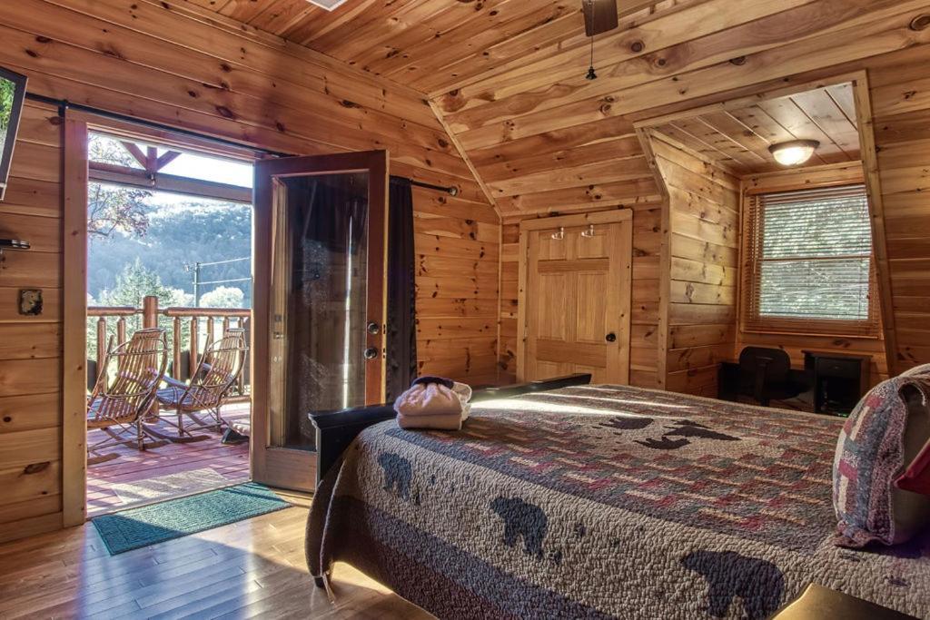 Papa Bear, Hot Tub, Wifi, 1089 Free Tickets Each Paid Day, Dollywood And More セバービル エクステリア 写真