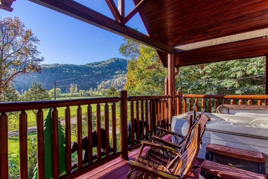 Papa Bear, Hot Tub, Wifi, 1089 Free Tickets Each Paid Day, Dollywood And More セバービル エクステリア 写真