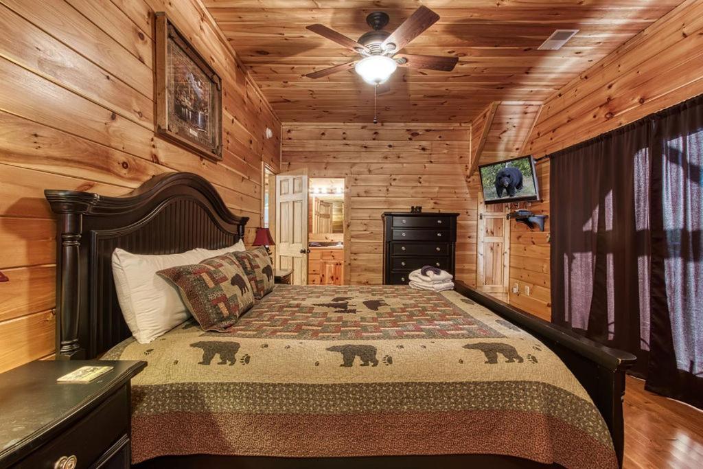 Papa Bear, Hot Tub, Wifi, 1089 Free Tickets Each Paid Day, Dollywood And More セバービル エクステリア 写真