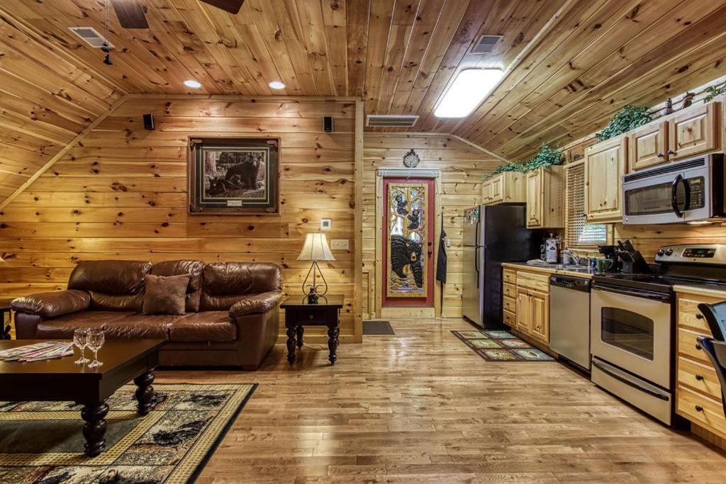 Papa Bear, Hot Tub, Wifi, 1089 Free Tickets Each Paid Day, Dollywood And More セバービル エクステリア 写真