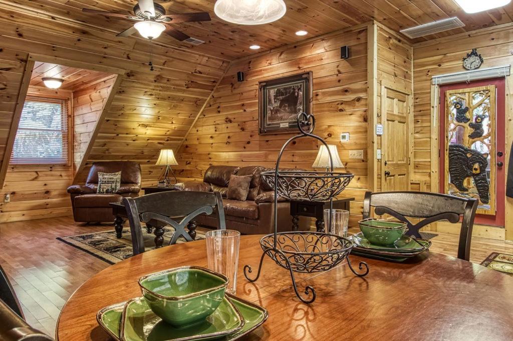 Papa Bear, Hot Tub, Wifi, 1089 Free Tickets Each Paid Day, Dollywood And More セバービル エクステリア 写真