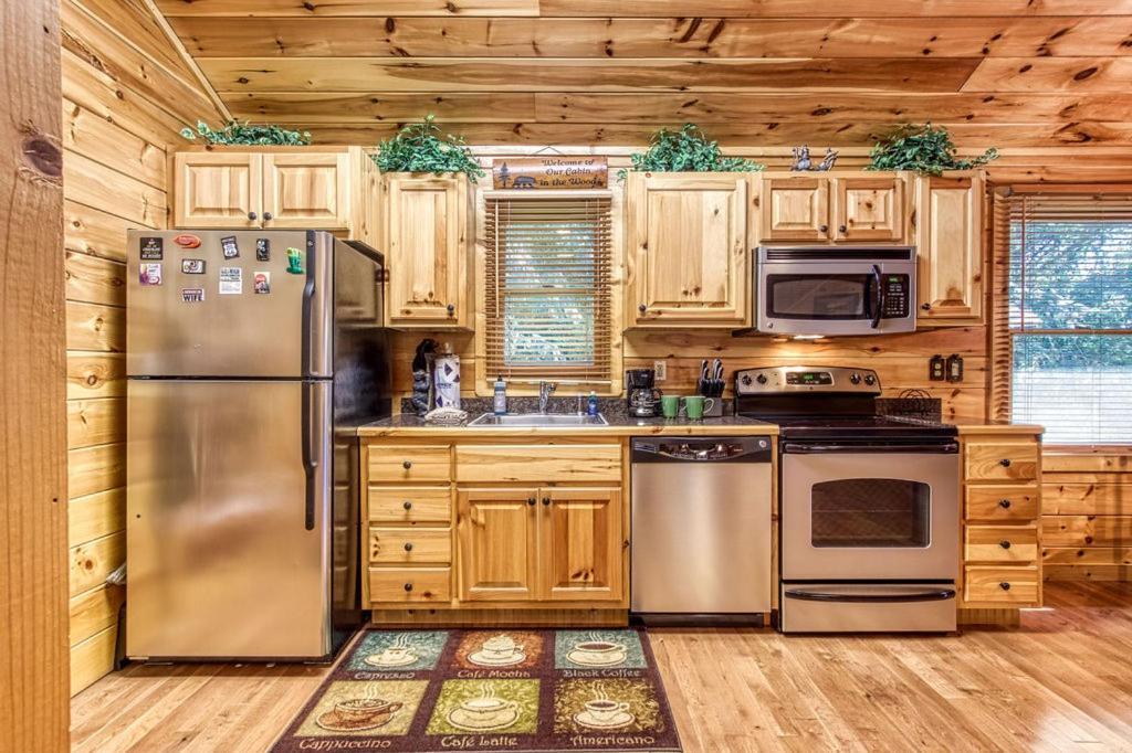 Papa Bear, Hot Tub, Wifi, 1089 Free Tickets Each Paid Day, Dollywood And More セバービル エクステリア 写真
